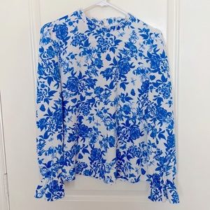 Business casual blouse! Long sleeve. Buttons around the neck on the back.